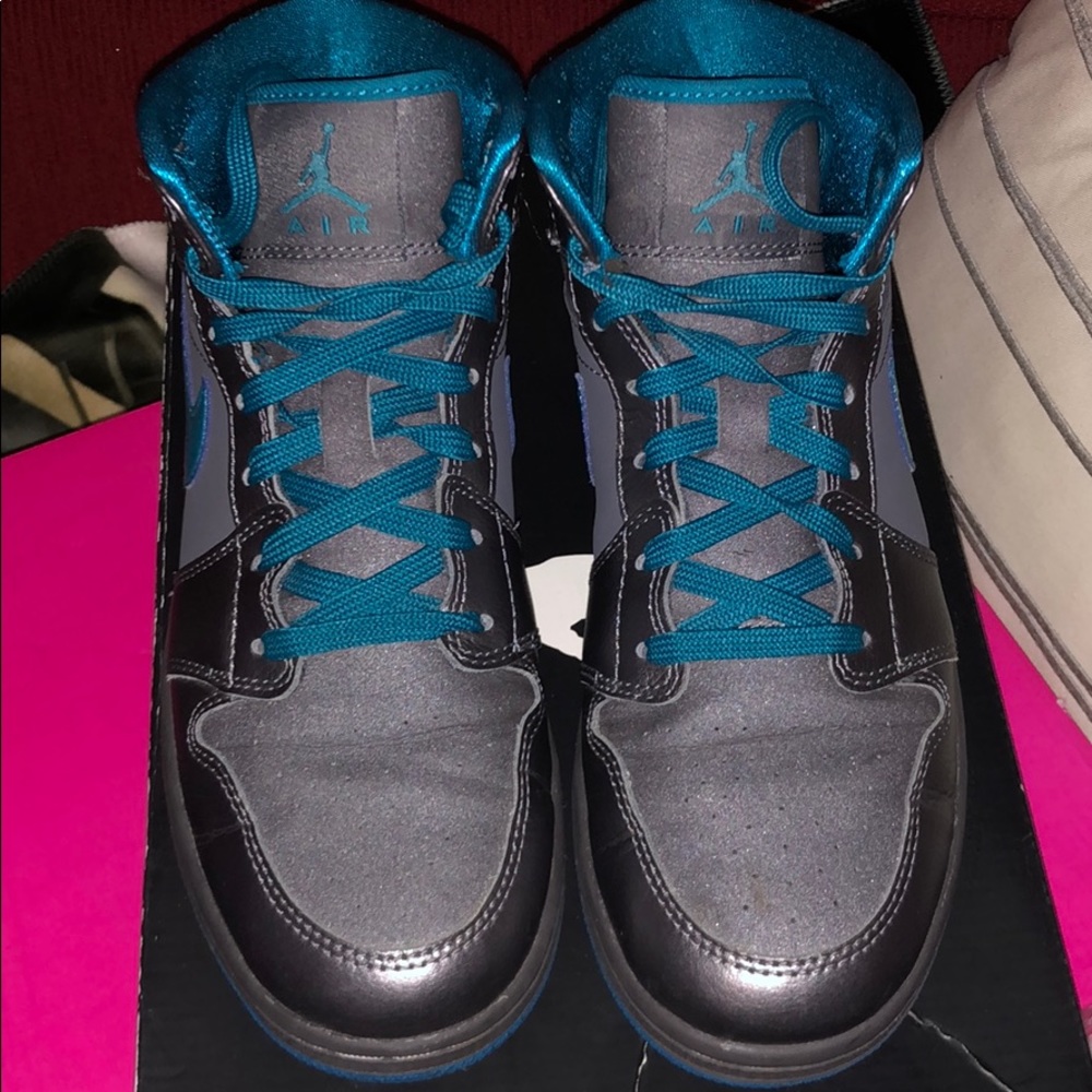Jordan 1 mid